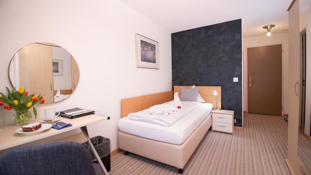 Park - Hotel Inseli Romanshorn Exterior photo